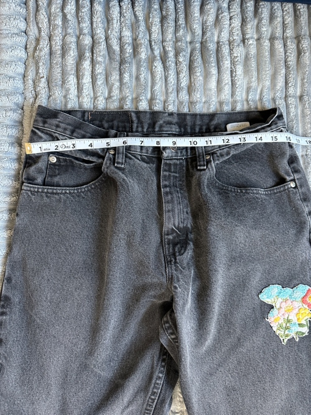 Wrangler Black and Red Logo Relaxed Fit Jeans Label Detail - Picture 6 of 11